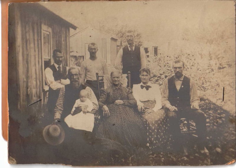 George Daniel Clinger's family(1).jpg