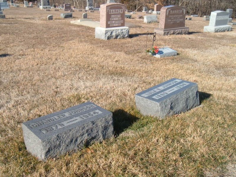 chandler and lula gravestone.jpg
