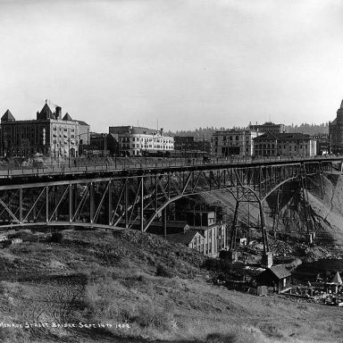 Construction_of_the_Monroe_Street_Bridge,_Spokane,_Washington,_September_14,_1909_(WASTATE_261).jpeg