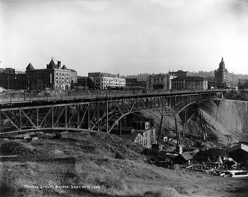 Construction_of_the_Monroe_Street_Bridge,_Spokane,_Washington,_September_14,_1909_(WASTATE_261).jpeg