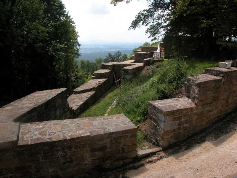 Hohenstaufen_Castle_Ruins_1.jpg