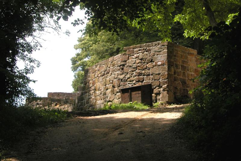 Hohenstaufen_Castle_Ruins.jpg