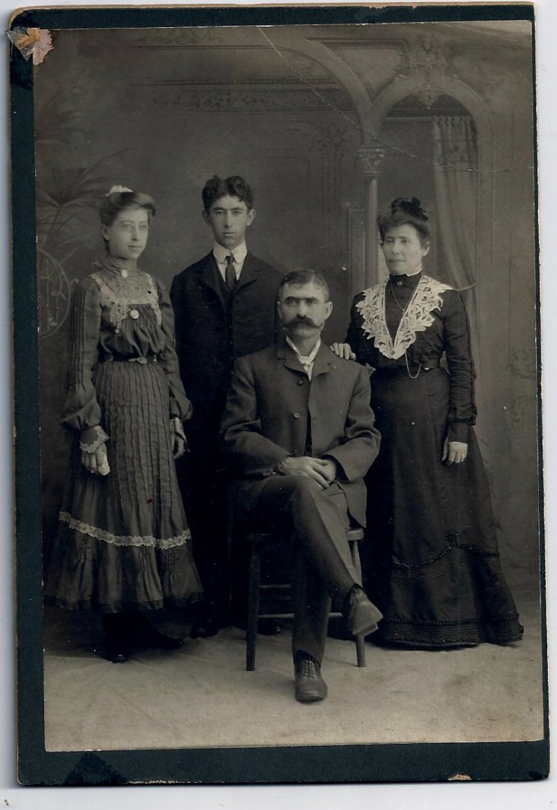 Margarita Gretchen Gartner, with brother, and parents Frederick and Helen Gartner.jpeg